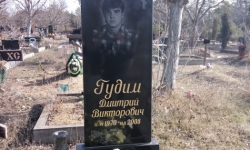 Классический памятник из габбро-диабаза — комплект Стандарт